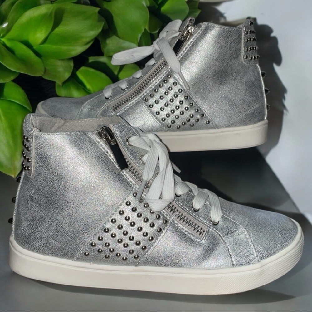 NWOT KidPik- SILVER HIGH-TOP STUDDED DISTRESSED METALLIC HIGHTOP Size 3 - Picture 3 of 8